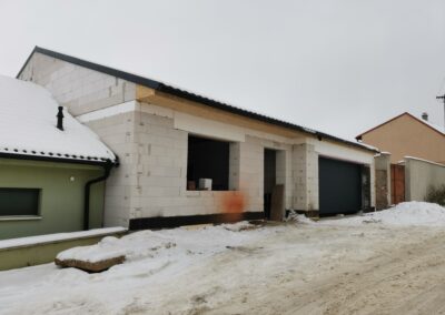 Stavba nového rodinného domu (bungalov) v Dolních Kounicích